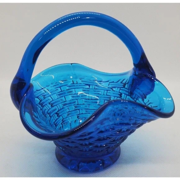 Blue Basket Weave Open Lace Basket with Handle Figurine Collector Glass - Picture 4 of 4